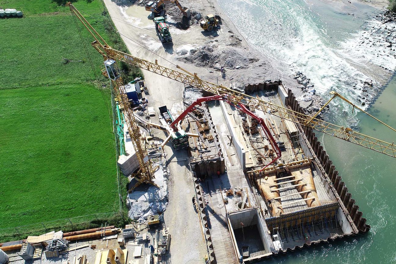 Spundwandbau im Wasser