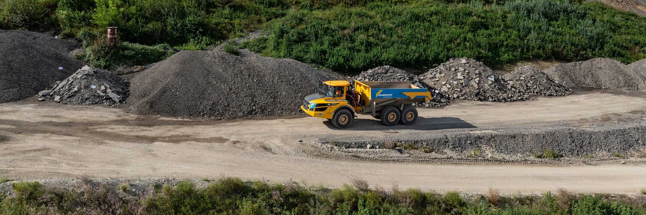 Großbaumaschinen im Einsatz