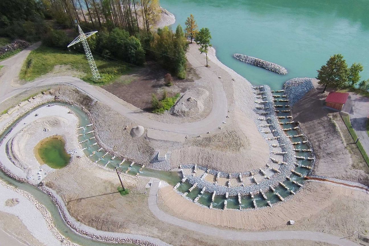 Luftaufnahme von einer Fischaufstiegsanlage